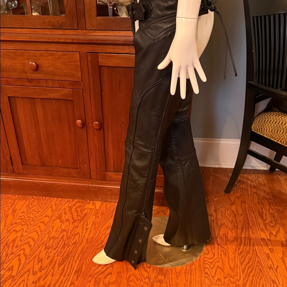 HARLEY-DAVIDSON® WOMEN’S DELUXE II LEATHER CHAPS - Picture 4 of 8